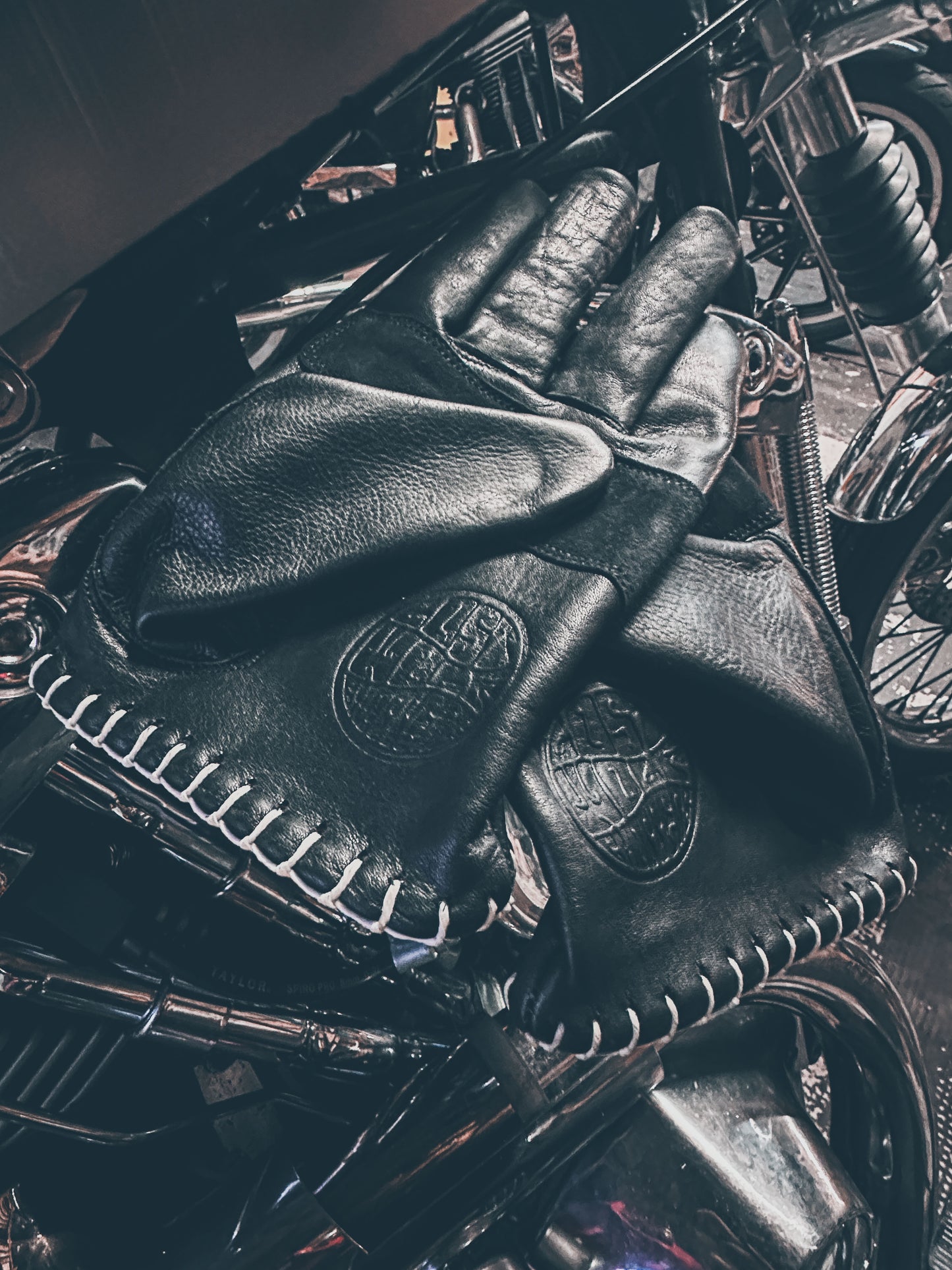Lost Wolf Choppers Gloves Black